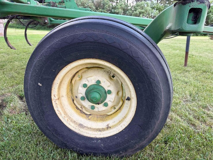 john-deere-chisel-plow-image-14