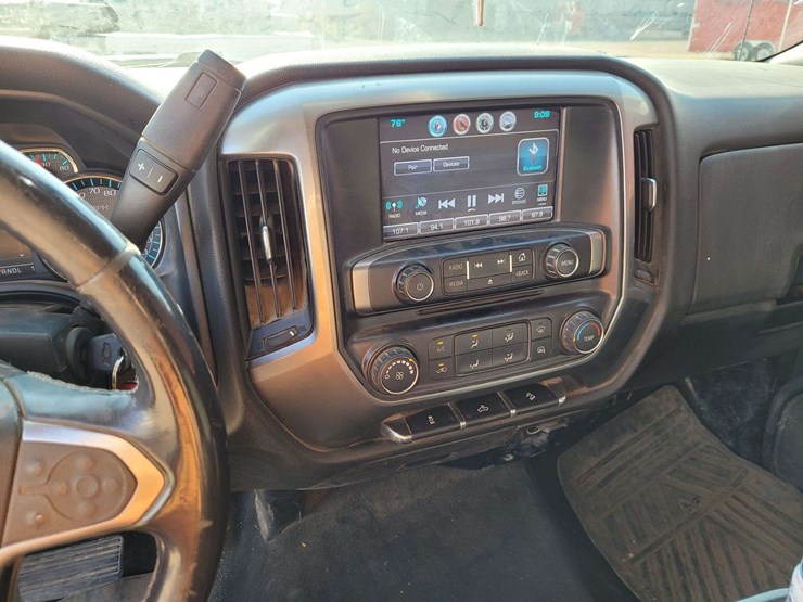 2017-chevrolet-silverado-2500-lt-image-16