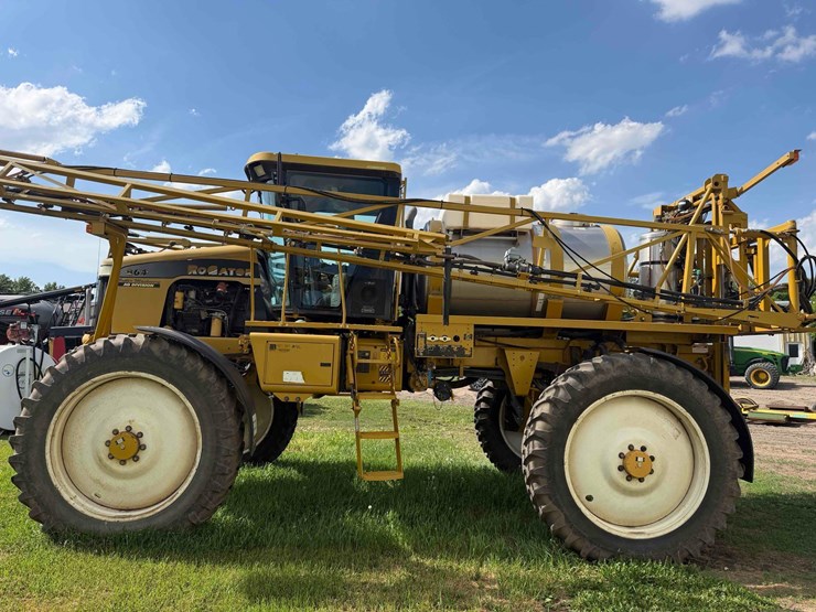 rogator-864-sprayer-image-2
