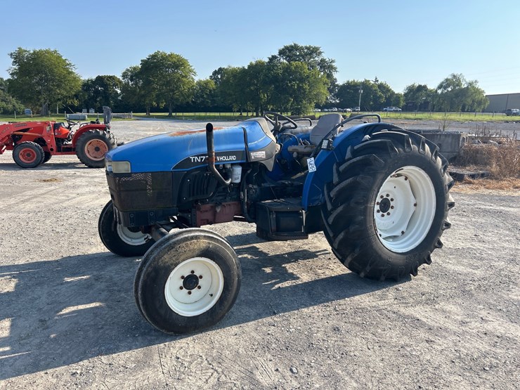new-holland-tn70-image-1