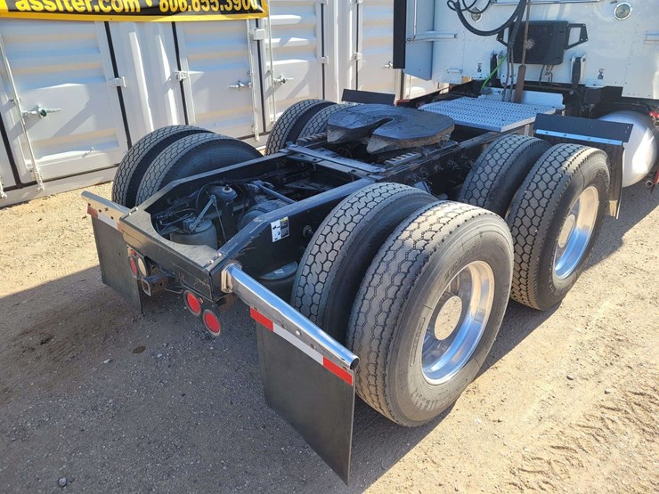 2014-peterbilt-386-image-5