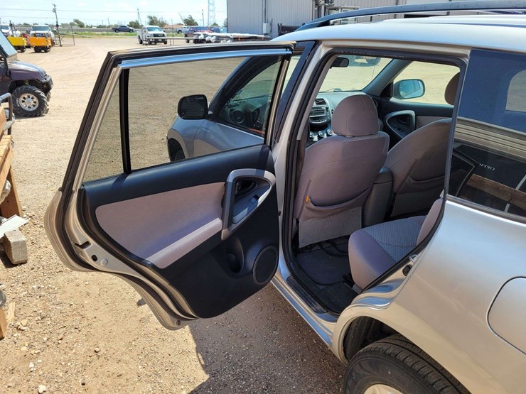 2006-toyota-rav4-image-9