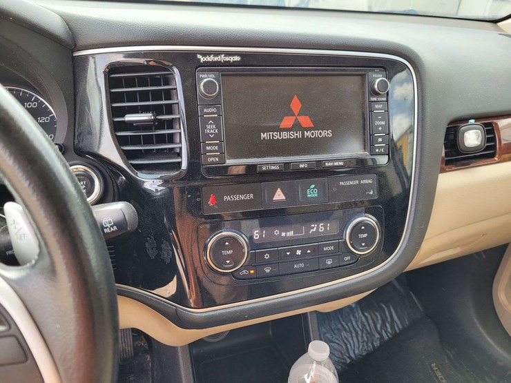 2014-mitsubishi-outlander-image-17