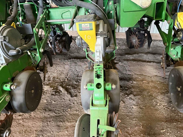 john-deere-1790-image-11