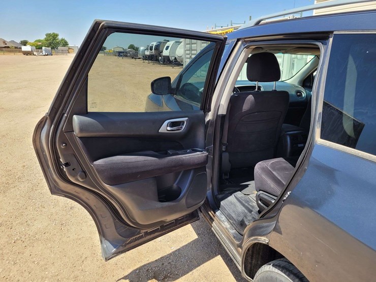 2013-nissan-pathfinder-image-10