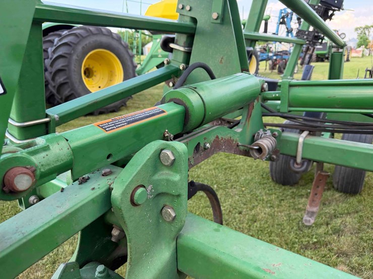 john-deere-chisel-plow-image-10