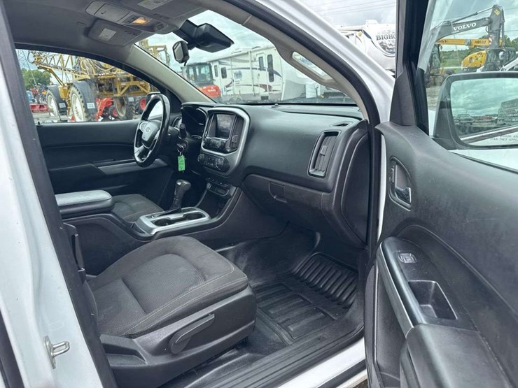 2020-chevrolet-colorado-image-12