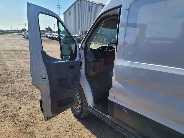 2015-ford-transit-image-17