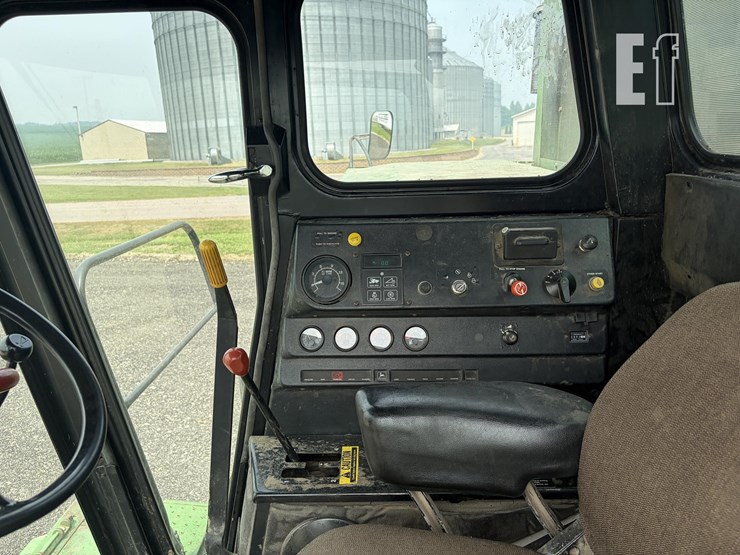 1985-john-deere-7720-titan-ii-image-12