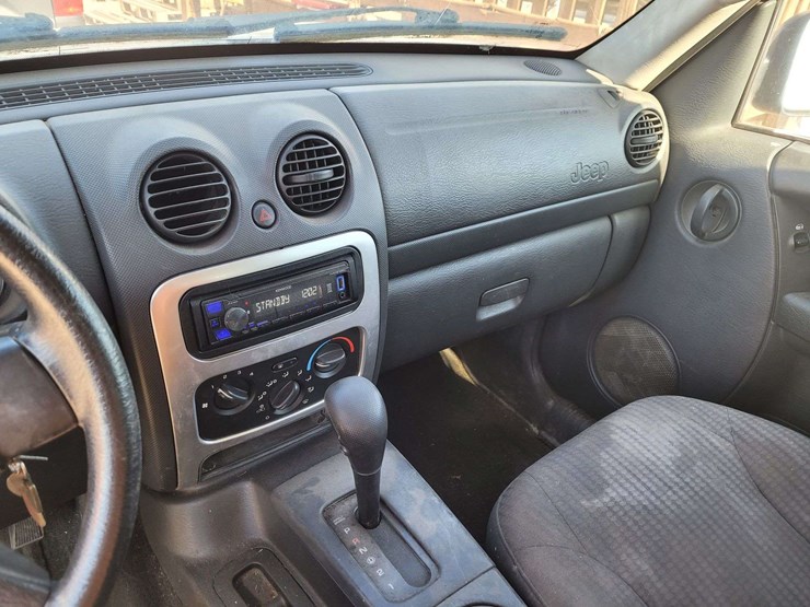 2003-jeep-liberty-sport-image-14