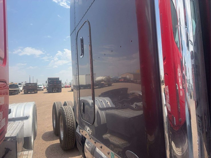 2008-peterbilt-389-image-31