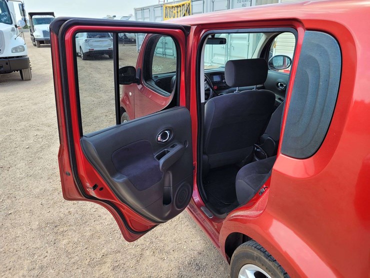 2010-nissan-cube-image-9