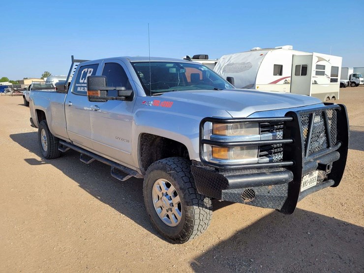 2017-chevrolet-silverado-2500-lt-image-2