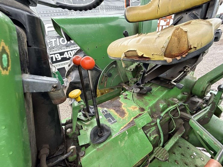 john-deere-2350-image-22