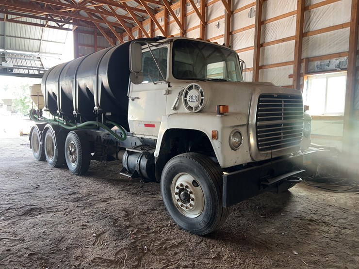 1984-ford-9000-image-3