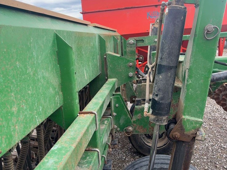 great-plains-15ft-no-till-drill,-7.5''-spacing,-narrow-press-wheels-in-box,-pull-type,-tandem-axle-image-17