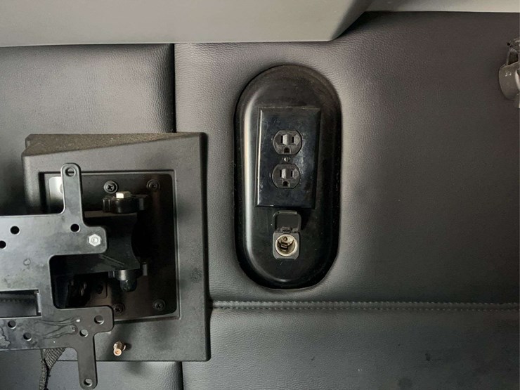 2022-kenworth-t680-image-24