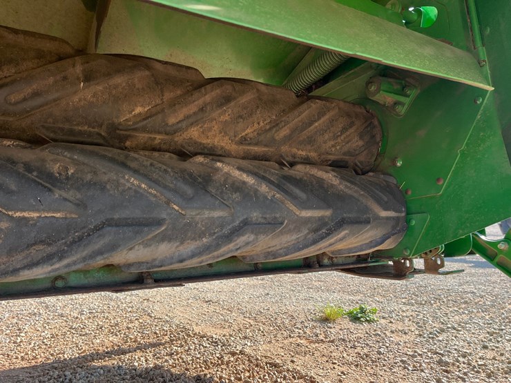 2016-john-deere-835-image-13