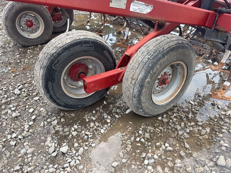 case-4300-field-cultivator-30ft,-5-bar-harrow-and-basket,-c-shank,-walking-tandems-image-11