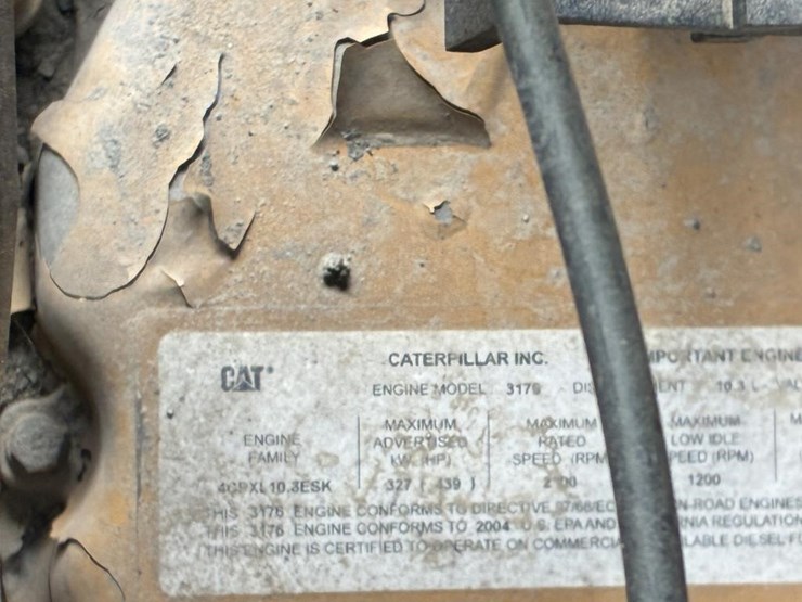2010-caterpillar-143h-image-18