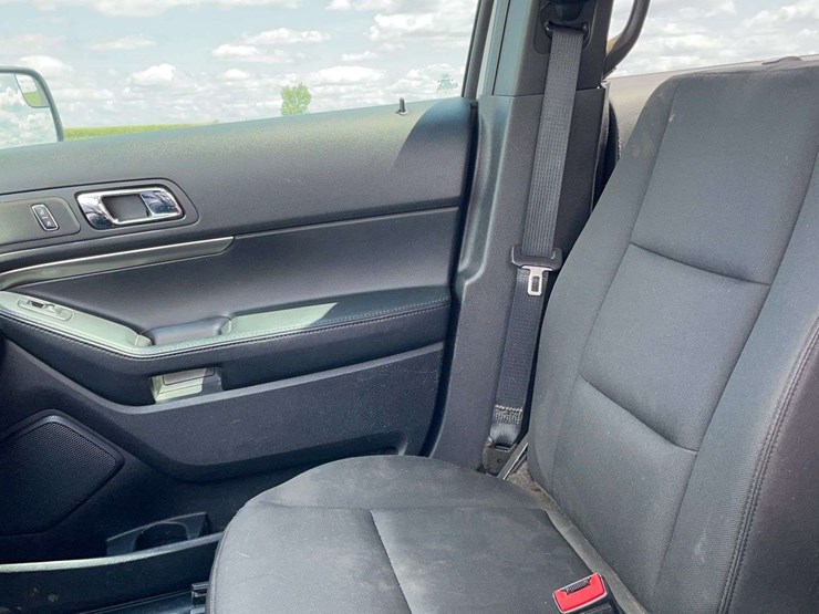 2017-ford-explorer-image-7