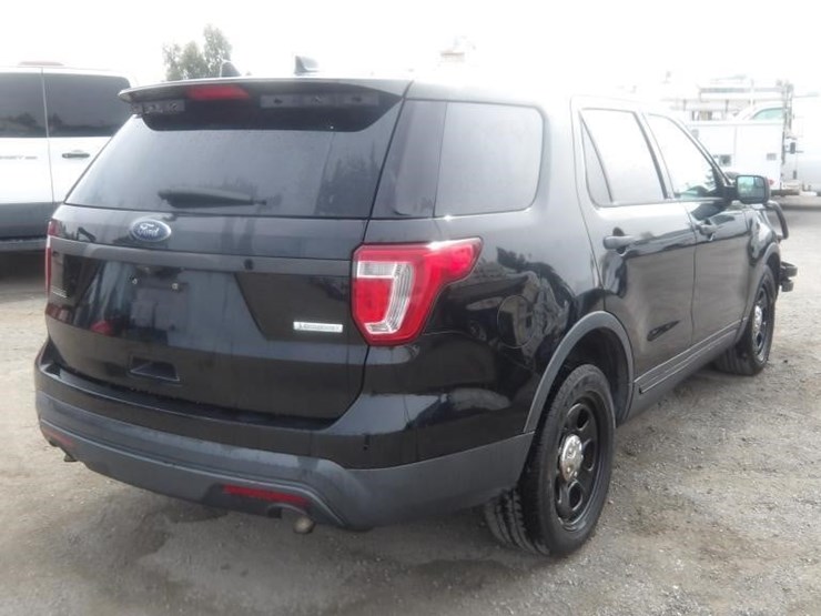 2017-ford-explorer-image-3