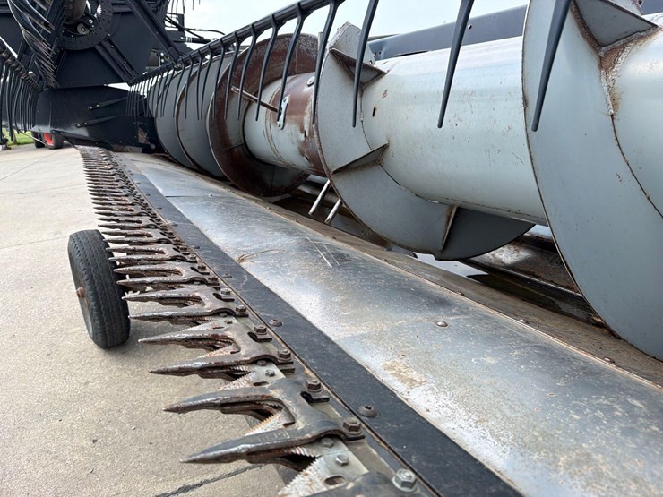agco-20ft-air-reel-bean-head-w/-cart-image-24