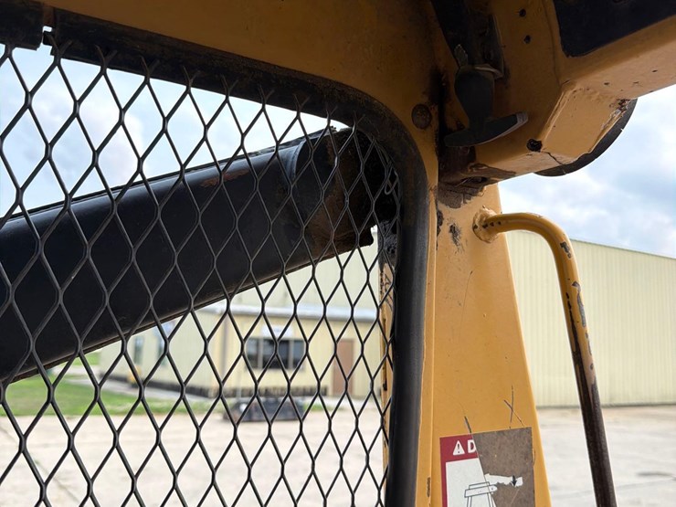 new-holland-l555-image-29