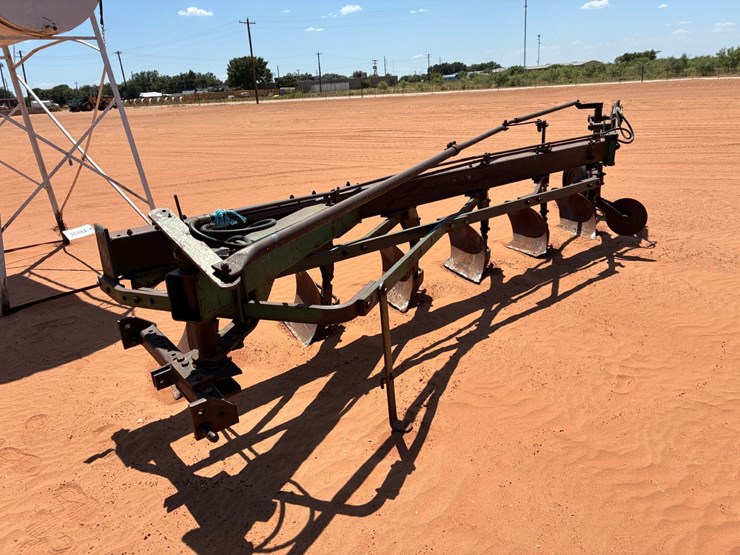 #t8895-•-oliver-6-btm-plow-image-2