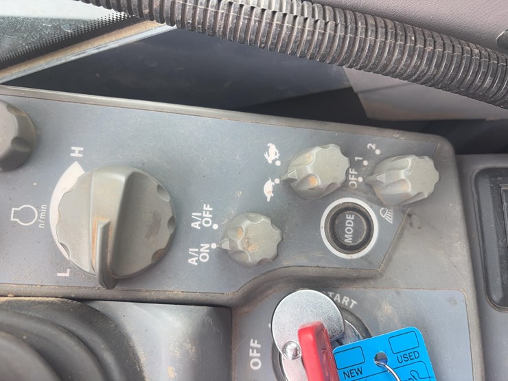 2017-deere-85g-image-34
