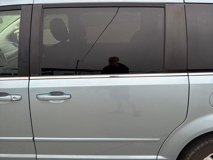 2008-chrysler-town-&-country-touring-image-8