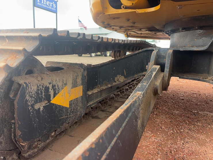 2017-deere-85g-image-21