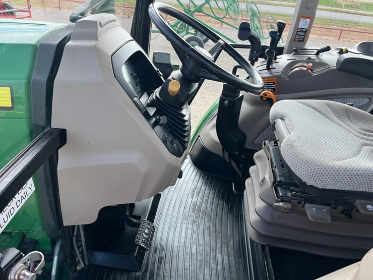2017-john-deere-6120e-image-19