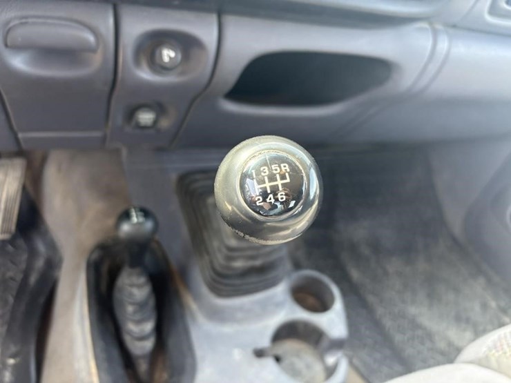 2001-dodge-2500-image-19