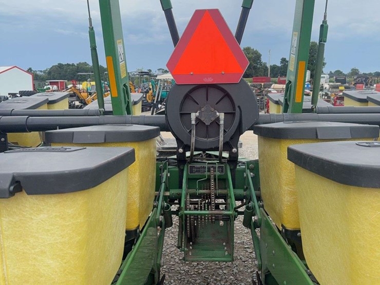 john-deere-7200-image-10