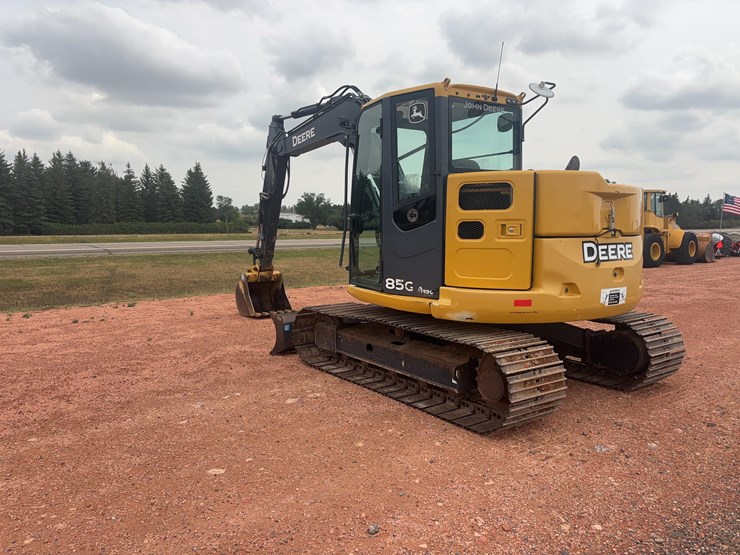 2017-deere-85g-image-7