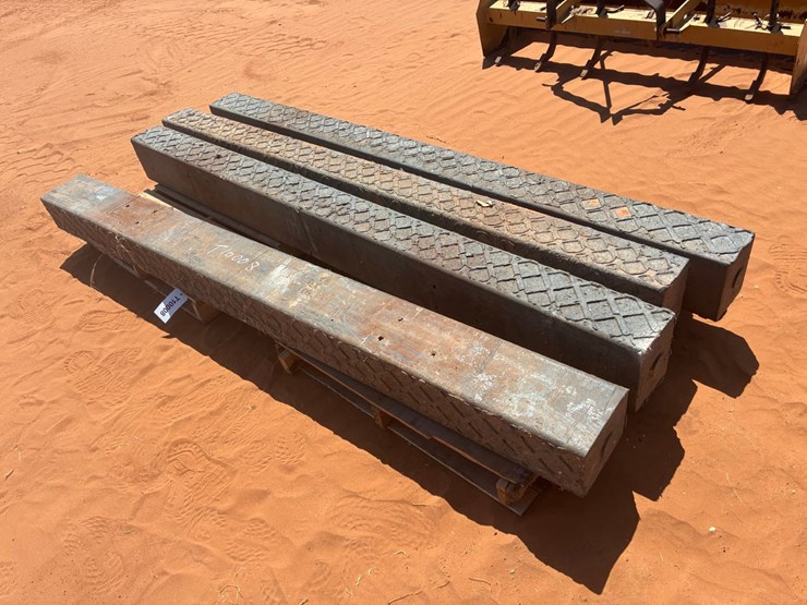 #t10008-•-steel-diamond-plate-heavy-duty-bumpers-image-1