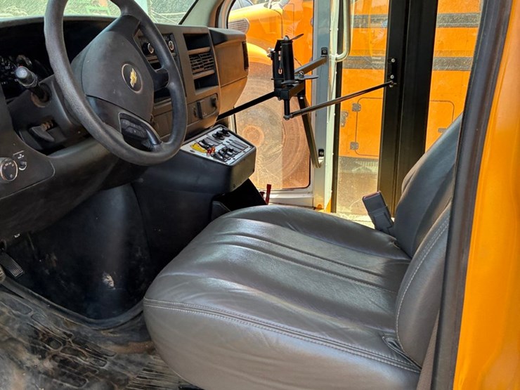 #t8879-•-chevy-bus-image-6
