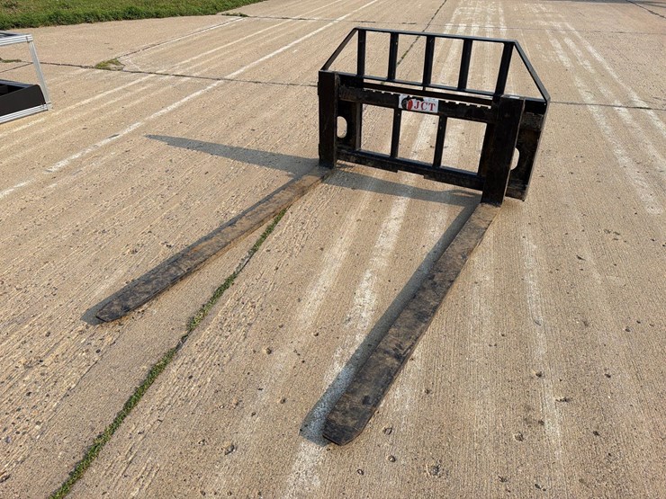 jct-skidloader-pallet-forks-image-1