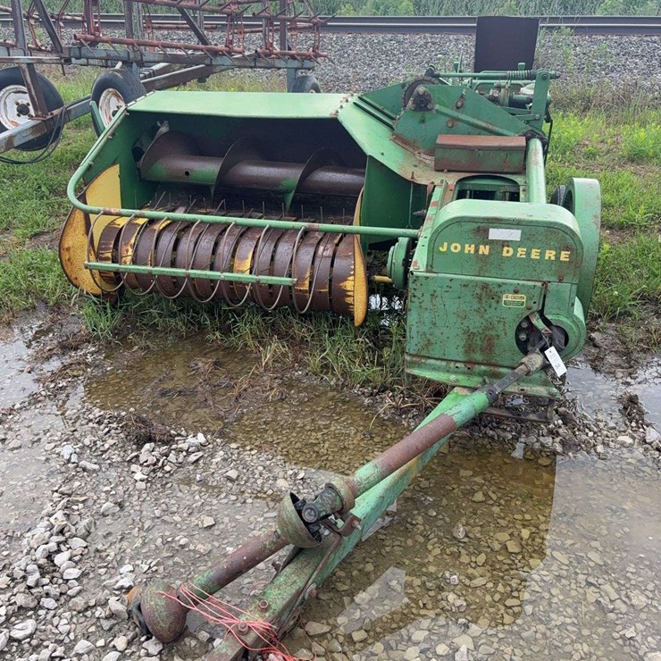 JOHN DEERE 24T