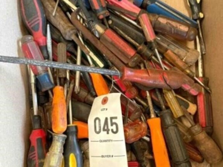 assort-of-hand-tools-image-1