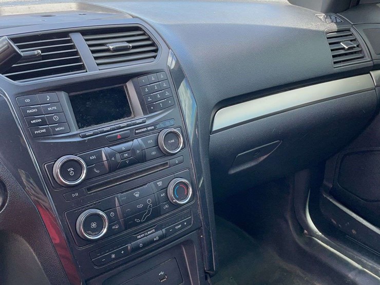 2017-ford-explorer-image-6