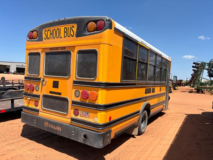 #t8879-•-chevy-bus-image-4