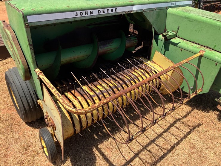 john-deere-336-image-2