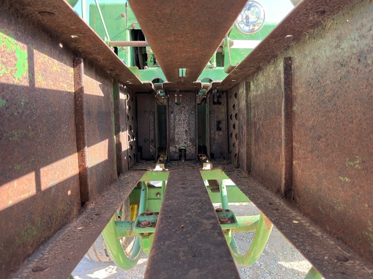 john-deere-336-image-7