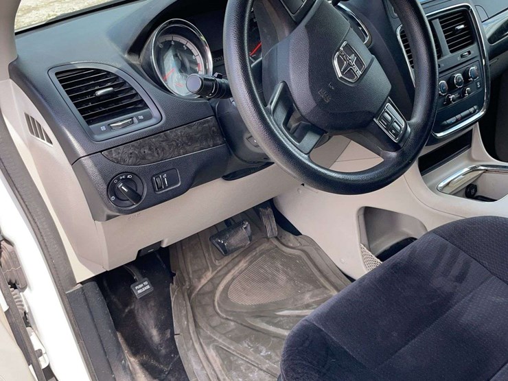 2014-dodge-grand-caravan-image-5