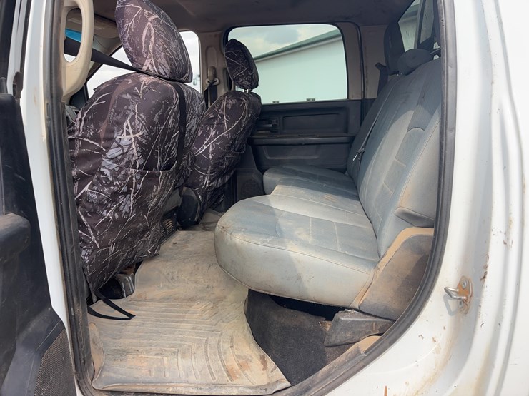 2016-dodge-3500-image-21