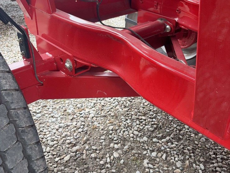 brendt-657-gravity-wagon-roll-tarp,-left-hand-unload,-fenders,-lights-&-brakes,-445/65r22.5-tires,-has-few-dings-on-unloading-side-image-20
