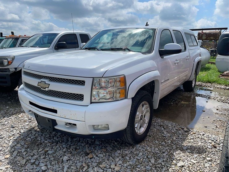 2011-chevrolet-1500-image-1