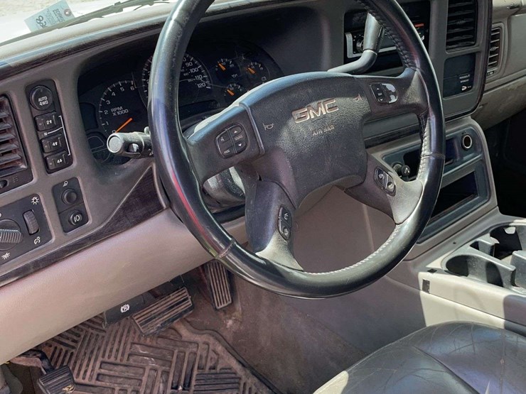 2004-gmc-1500-image-9